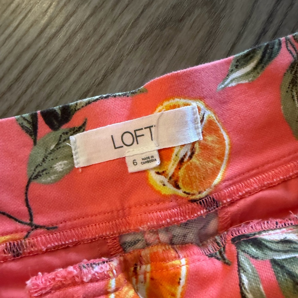 Women's LOFT Shorts - Picture 3 of 3